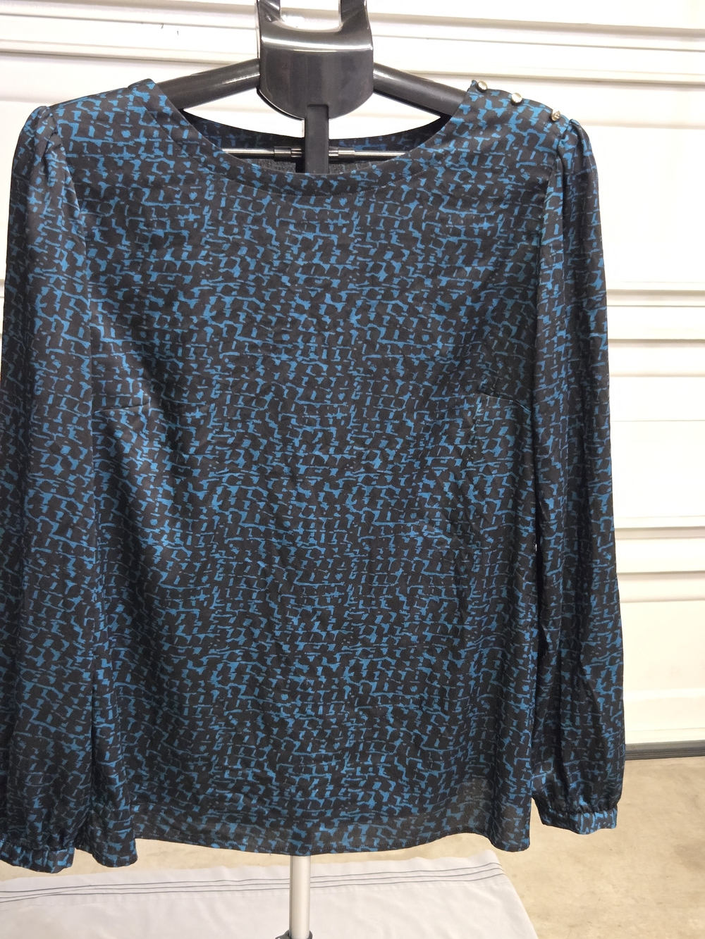 Ann Taylor Black and Blue Abstract Print Long Sleeve Blouse